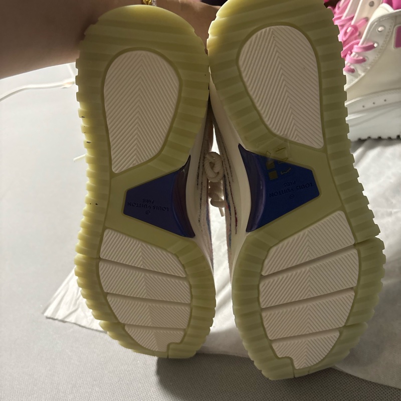 Lv休閒鞋6號半-8