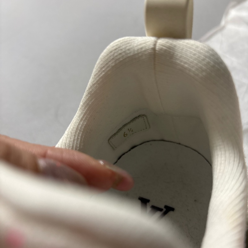 Lv休閒鞋6號半-9