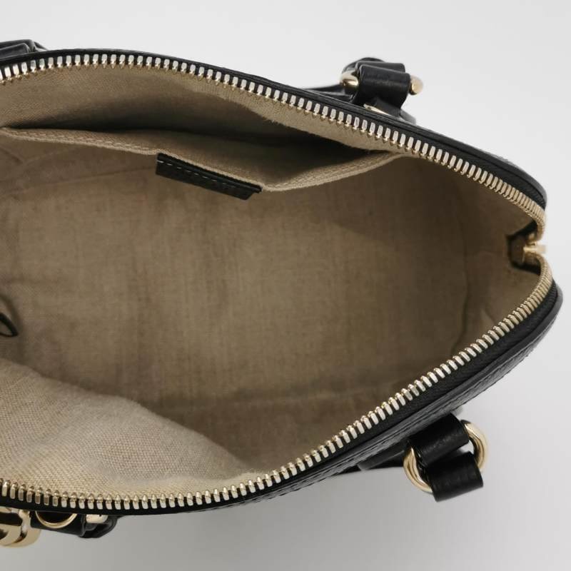 Gucci牛皮純色雙G吊飾斜背包單肩包-6