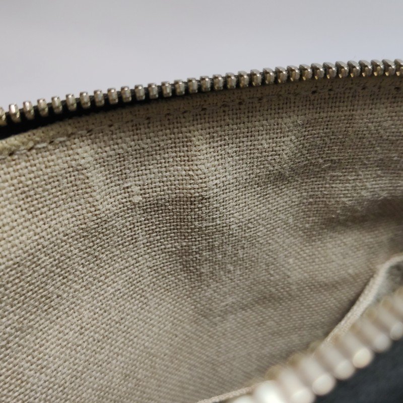 Gucci牛皮純色雙G吊飾斜背包單肩包-10