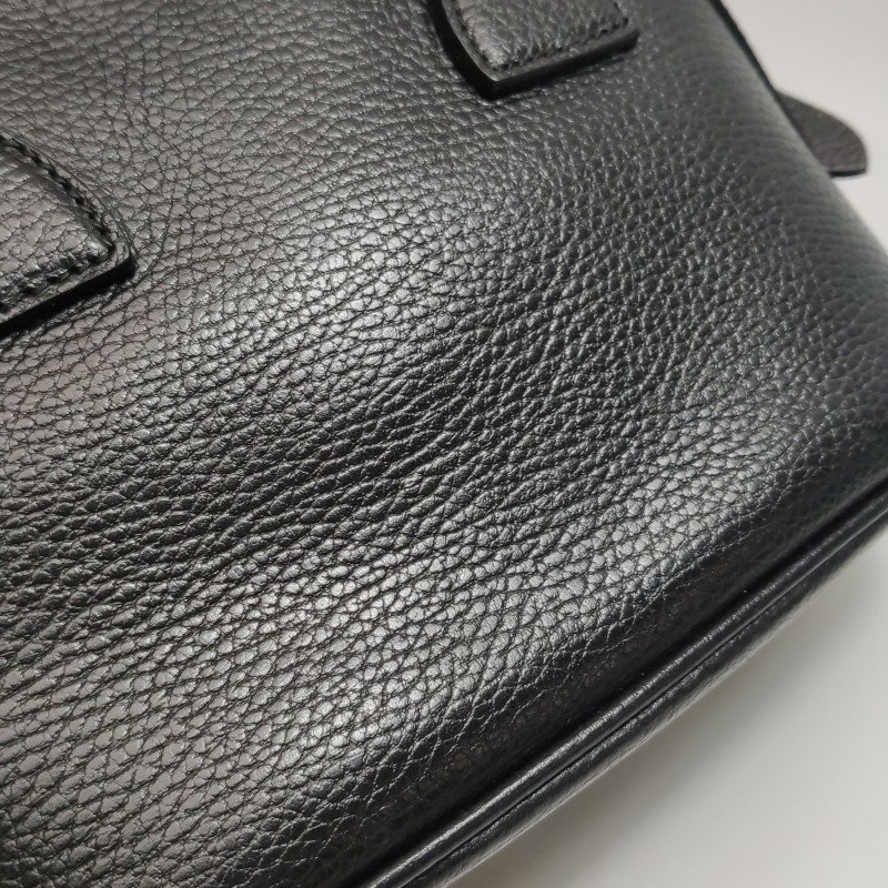 Gucci牛皮純色雙G吊飾斜背包單肩包-11