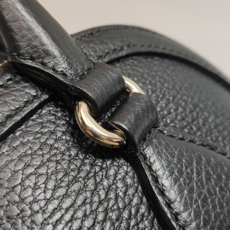 Gucci牛皮純色雙G吊飾斜背包單肩包-13