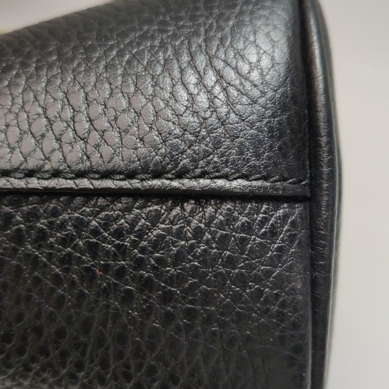 Gucci牛皮純色雙G吊飾斜背包單肩包-18