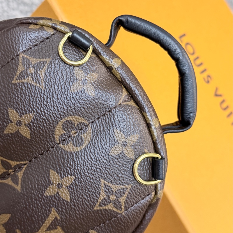 新款✨LV mini 經典小書包 |🉑後背/斜背/側背|輕巧百搭 芯片款 96新⬆️ 送禮自用兩相宜-5