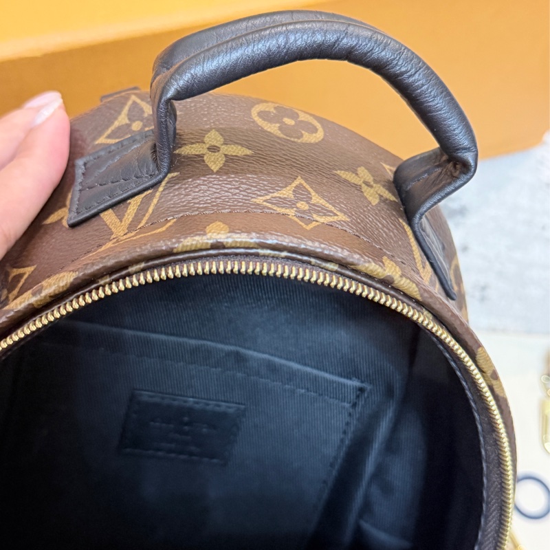 新款✨LV mini 經典小書包 |🉑後背/斜背/側背|輕巧百搭 芯片款 96新⬆️ 送禮自用兩相宜-9