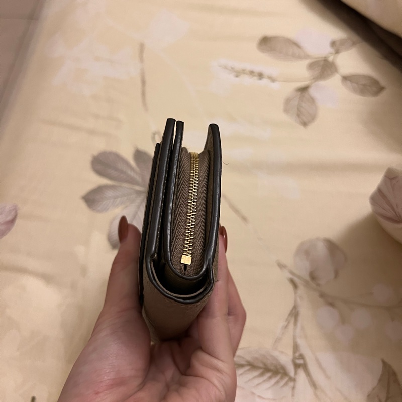 louis vuitton LV 壓紋短夾-8