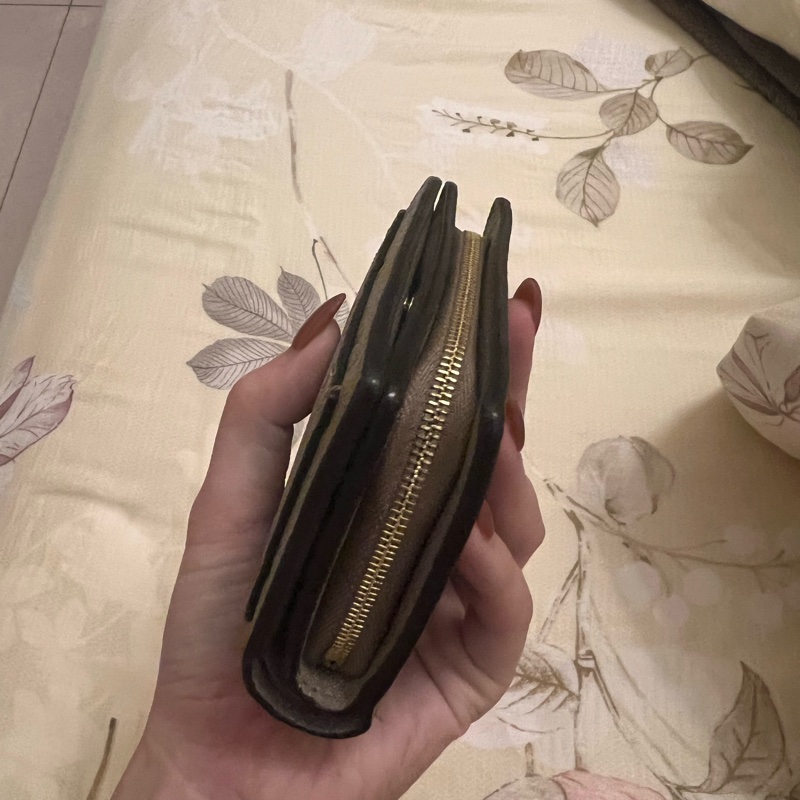 louis vuitton LV 壓紋短夾-9