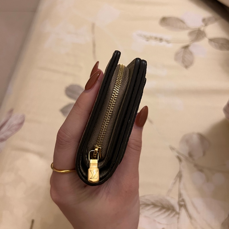 louis vuitton LV 壓紋短夾-11