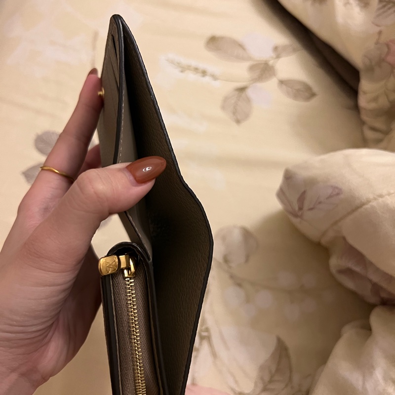 louis vuitton LV 壓紋短夾-16