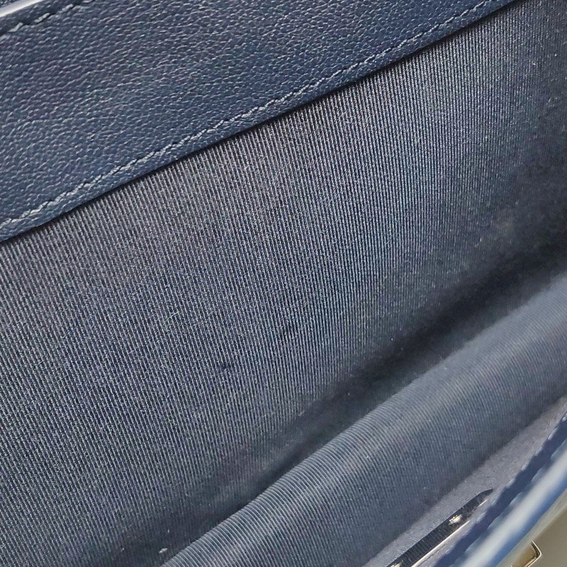 Chanel古巴系列羊皮菱格絎縫雙C標識鏈條單肩包-10