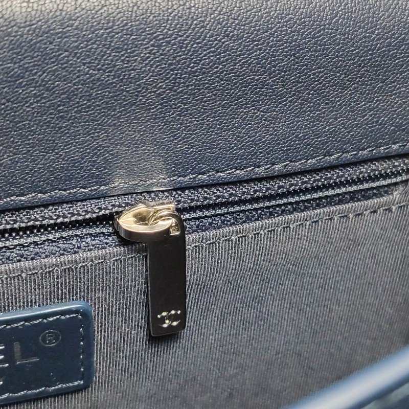 Chanel古巴系列羊皮菱格絎縫雙C標識鏈條單肩包-15