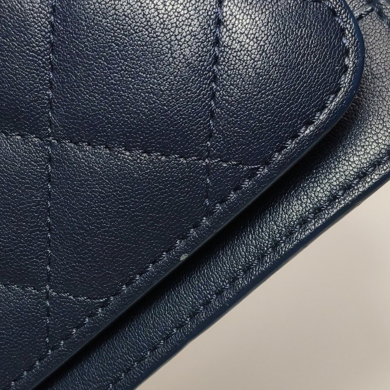 Chanel古巴系列羊皮菱格絎縫雙C標識鏈條單肩包-16