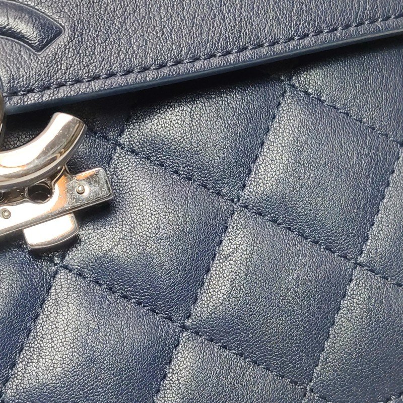 Chanel古巴系列羊皮菱格絎縫雙C標識鏈條單肩包-17