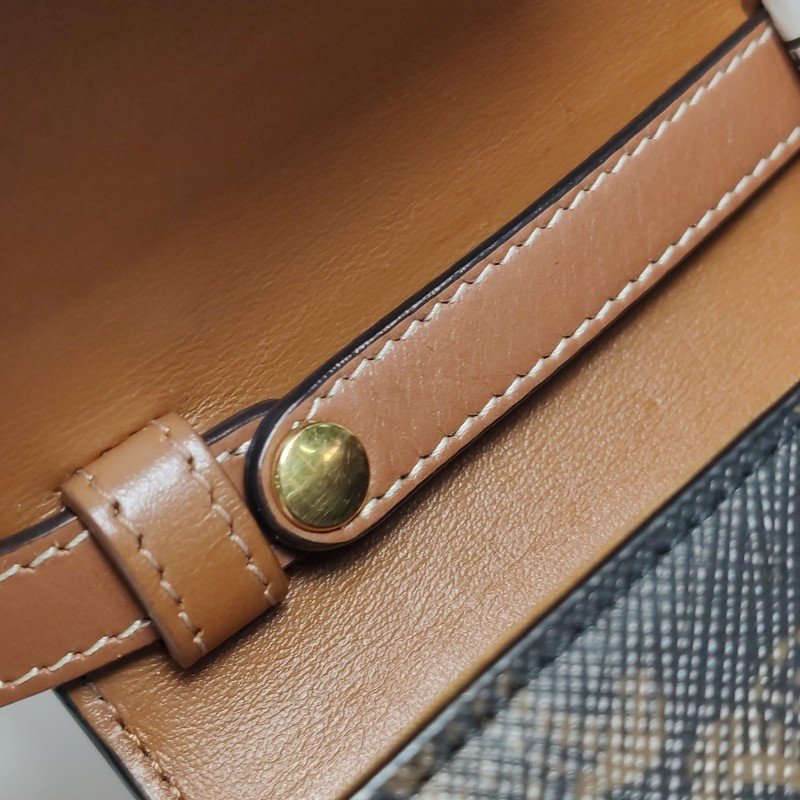 Celine Claude迷你牛皮標誌印花Logo插扣斜挎包包-15