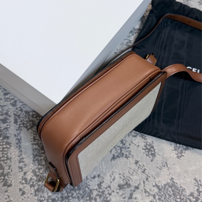 台灣專櫃💯Celine帆布拼咖牛皮Teen Triomphe 凱旋門肩背/斜背包-4