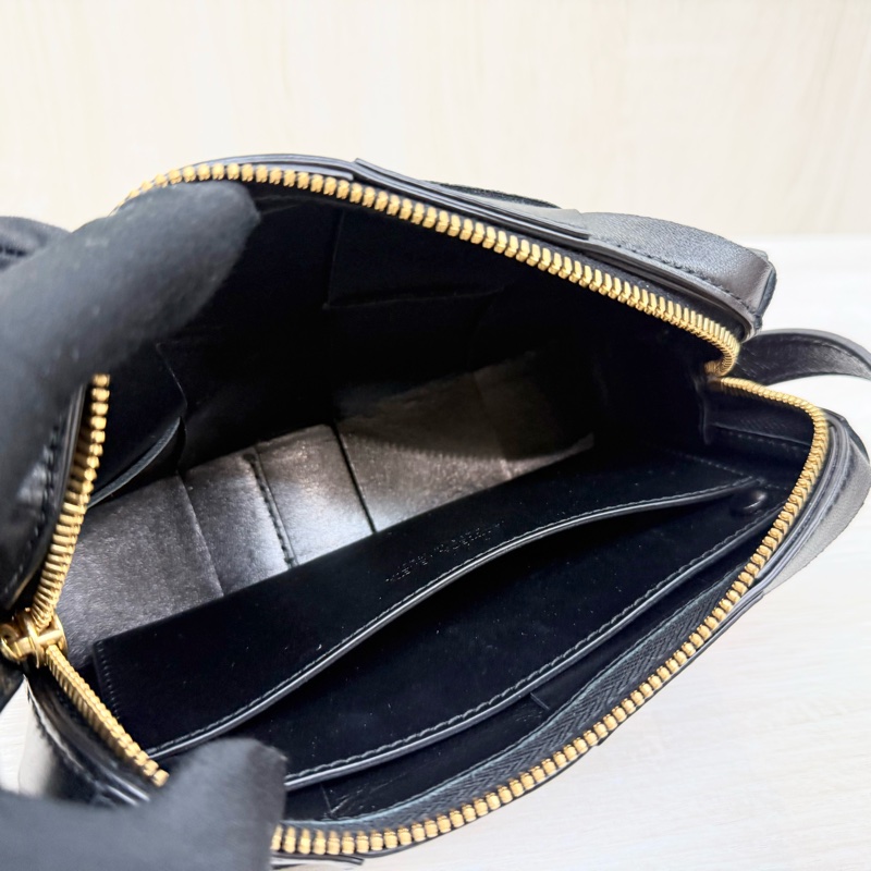 BV🖤黑編織Mini Cassette拉鍊側背包-7