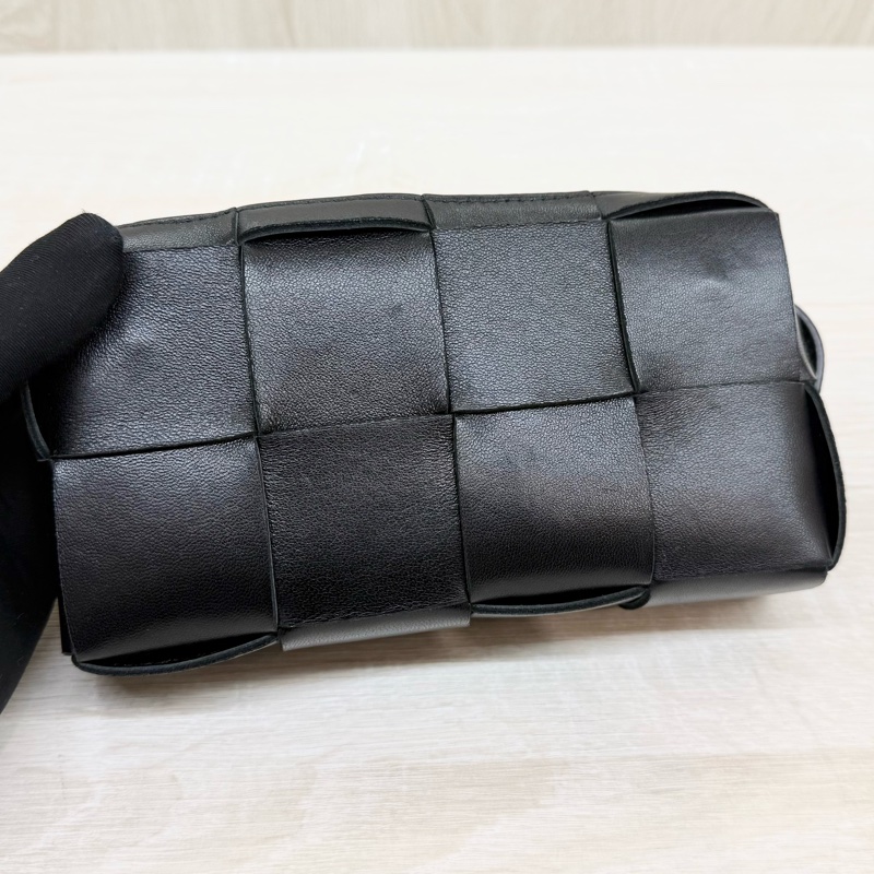 BV🖤黑編織Mini Cassette拉鍊側背包-10