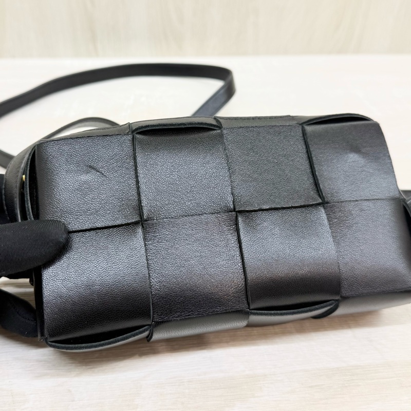 BV🖤黑編織Mini Cassette拉鍊側背包-15