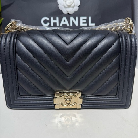 Chanel 香奈兒Leboy中號 黑色V紋