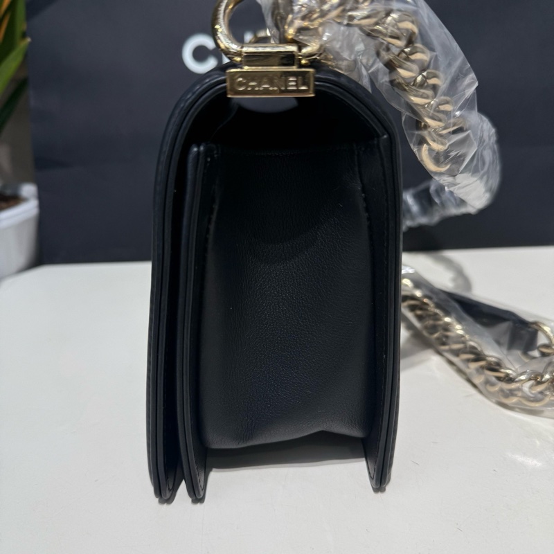 Chanel 香奈兒Leboy中號 黑色V紋-1