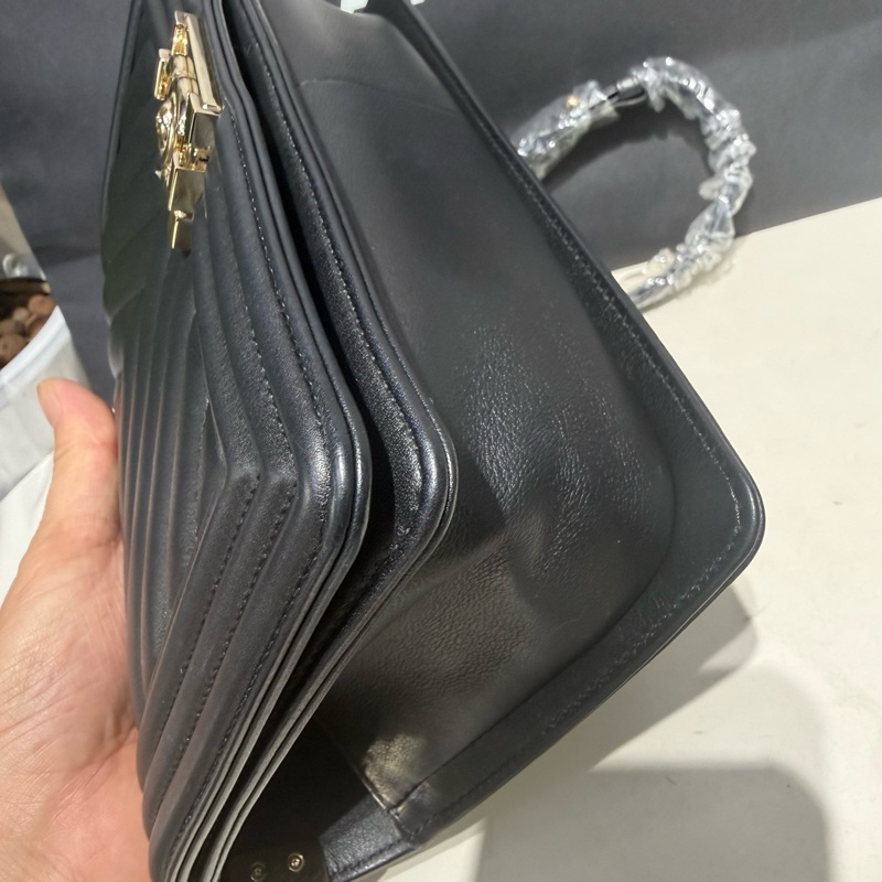 Chanel 香奈兒Leboy中號 黑色V紋-4