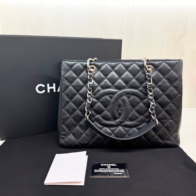 CHANEL（絕版超值✨黑色荔枝牛皮銀釦GST托特包/A50995-1