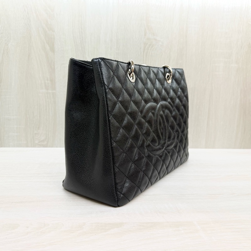 CHANEL（絕版超值✨黑色荔枝牛皮銀釦GST托特包/A50995-5