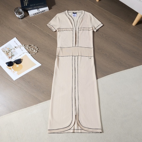 ❤️ Chanel 杏色黑線條針織長洋裝