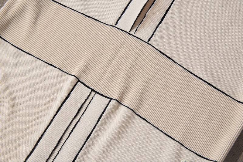 ❤️ Chanel 杏色黑線條針織長洋裝-4