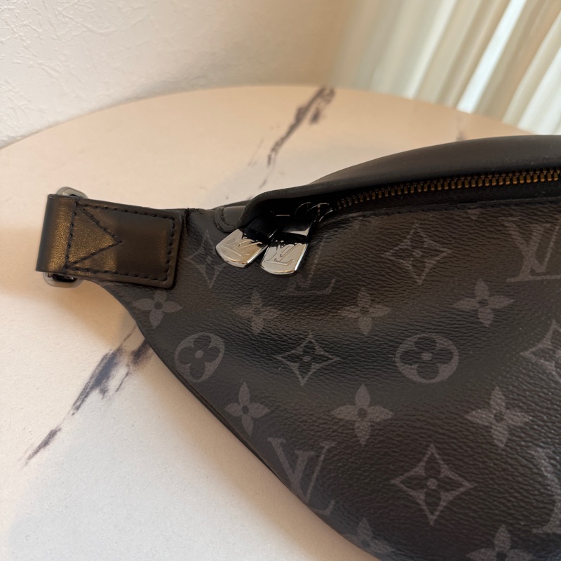 lv黑花紋胸包😍-1