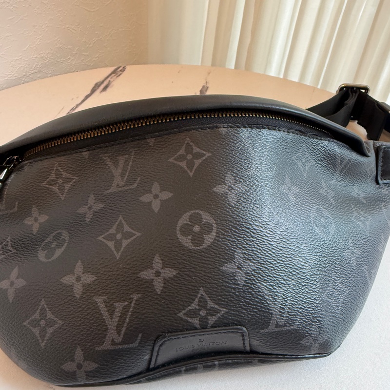 lv黑花紋胸包😍-2