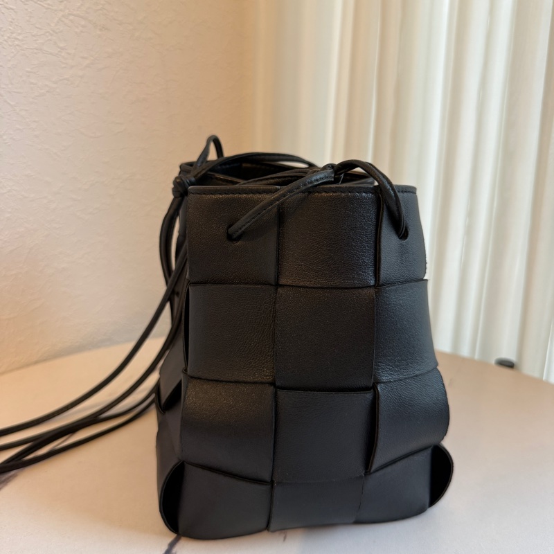 BV編織水桶包😍-1