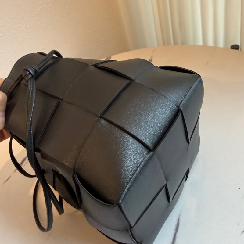 BV編織水桶包😍-3