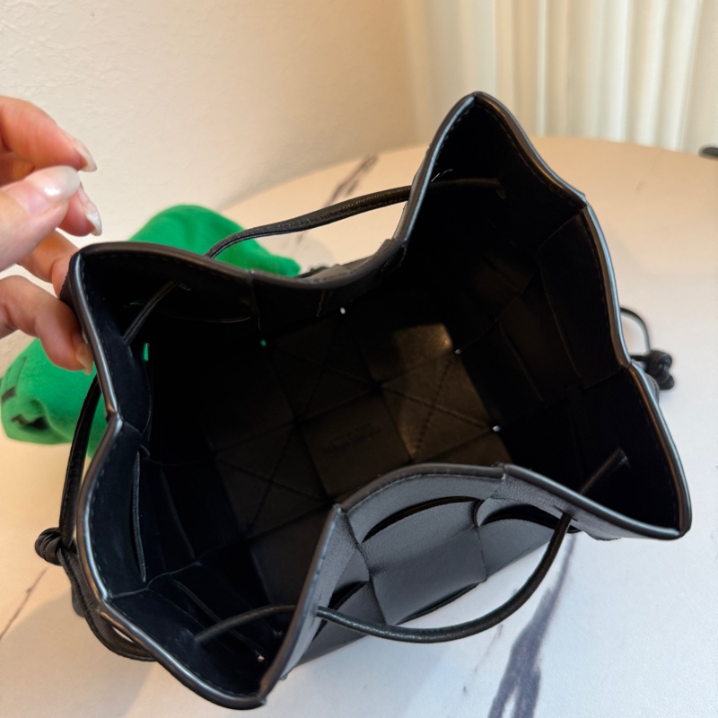 BV編織水桶包😍-9