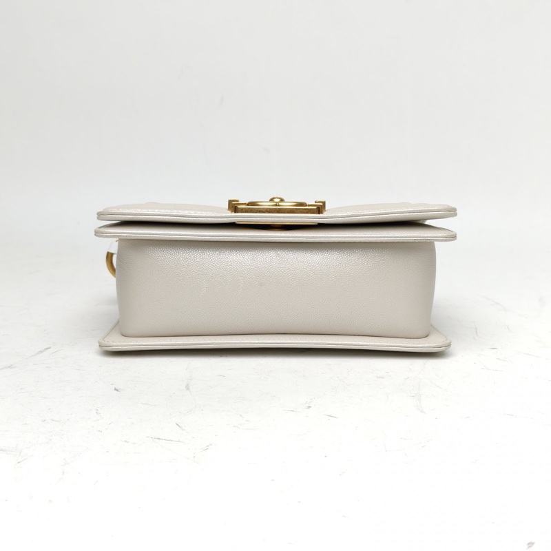 CHANEL Leboy小號白色荔枝牛皮晶片開金扣-3