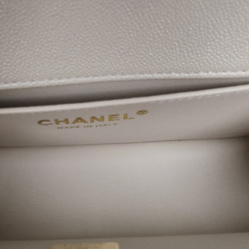 CHANEL Leboy小號白色荔枝牛皮晶片開金扣-5