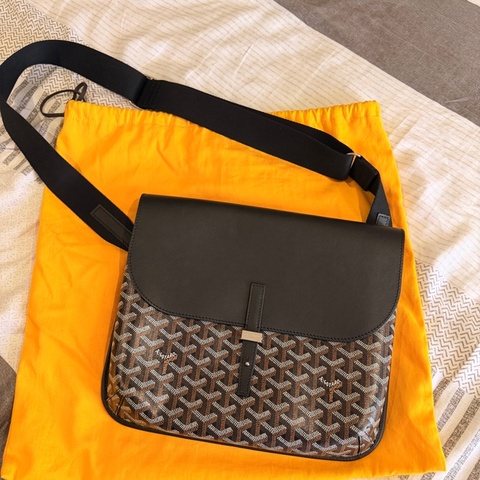 GOYARD 翻蓋皮扣郵差包