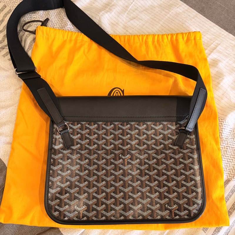 GOYARD 翻蓋皮扣郵差包-1