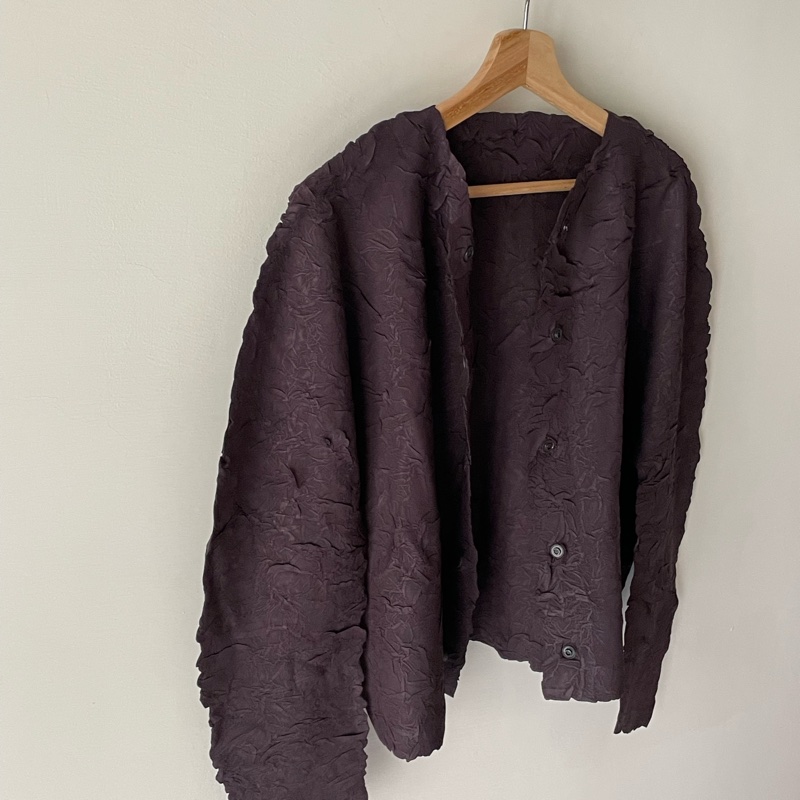 ▪️富貴選物FUGUEI▪️PP   三宅一生2025/3 CRUSH PRESS  壓褶 深可可色平面立體紋路外套 排釦-4