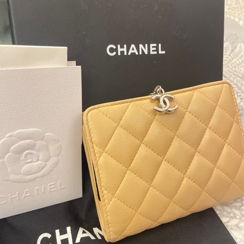 Chanel中短夾溫柔清新奶茶米色 有卡有盒