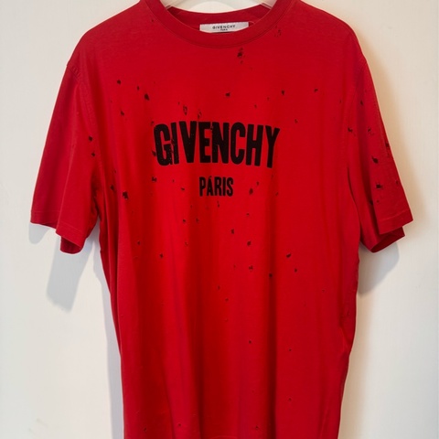 Givenchy紅色黑字刷破短袖上衣