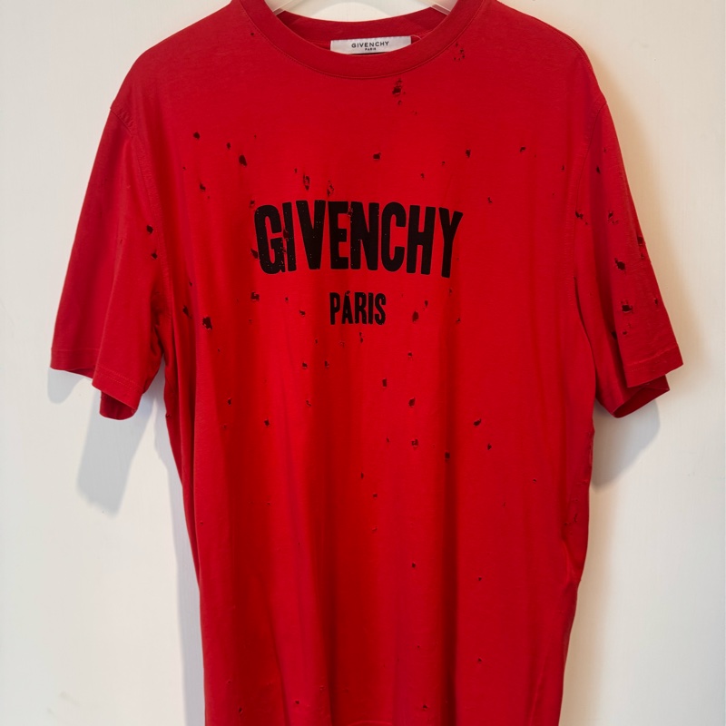 Givenchy紅色黑字刷破短袖上衣-0