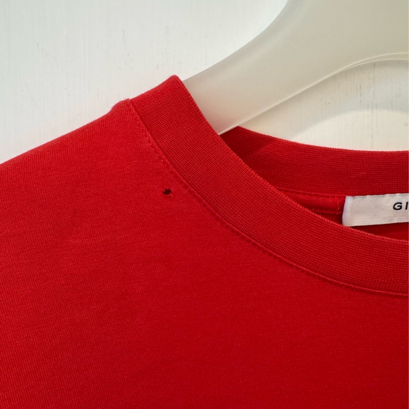 Givenchy紅色黑字刷破短袖上衣-2