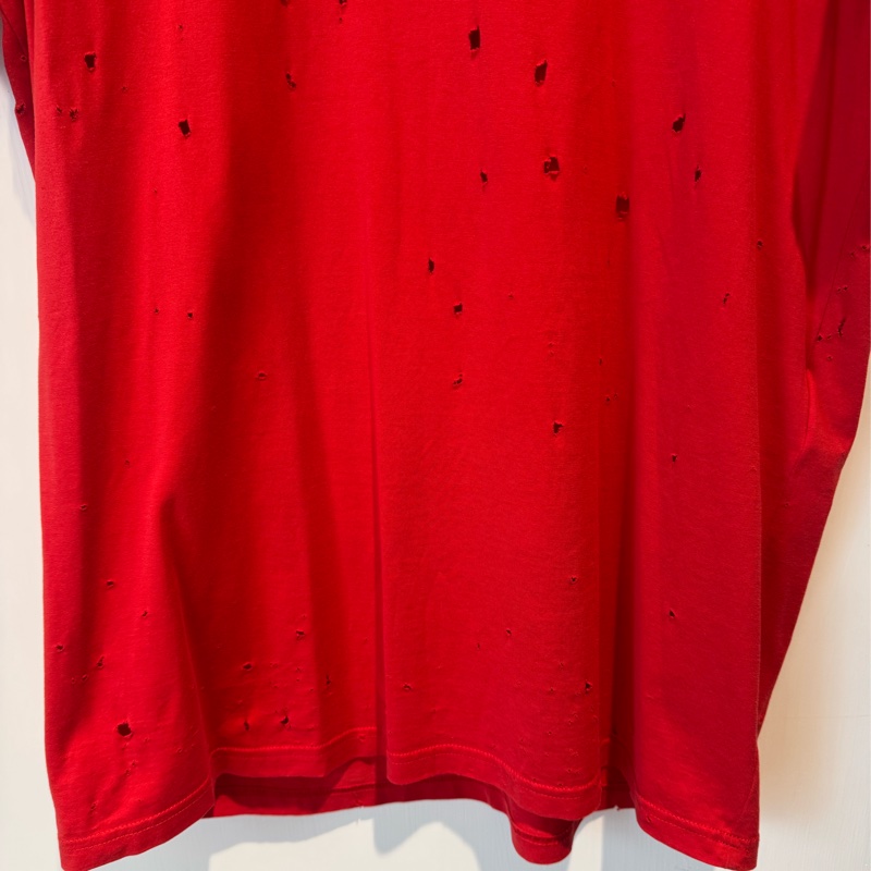 Givenchy紅色黑字刷破短袖上衣-8