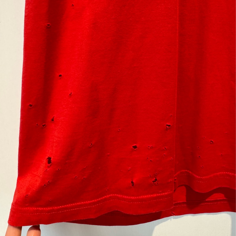 Givenchy紅色黑字刷破短袖上衣-9