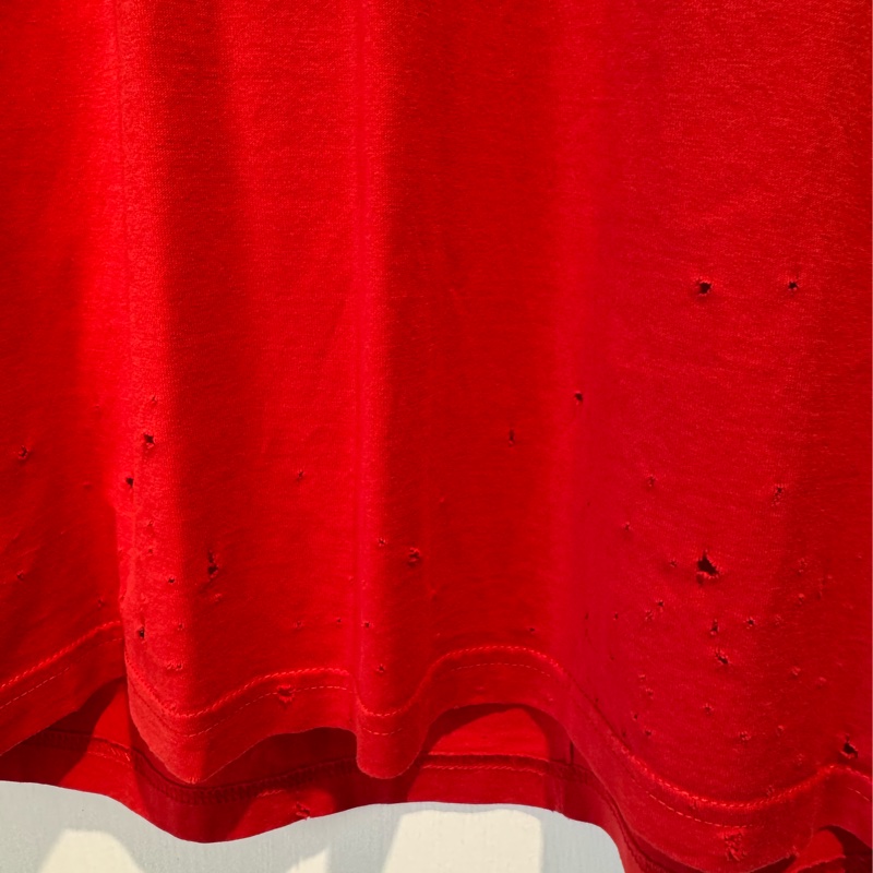 Givenchy紅色黑字刷破短袖上衣-11