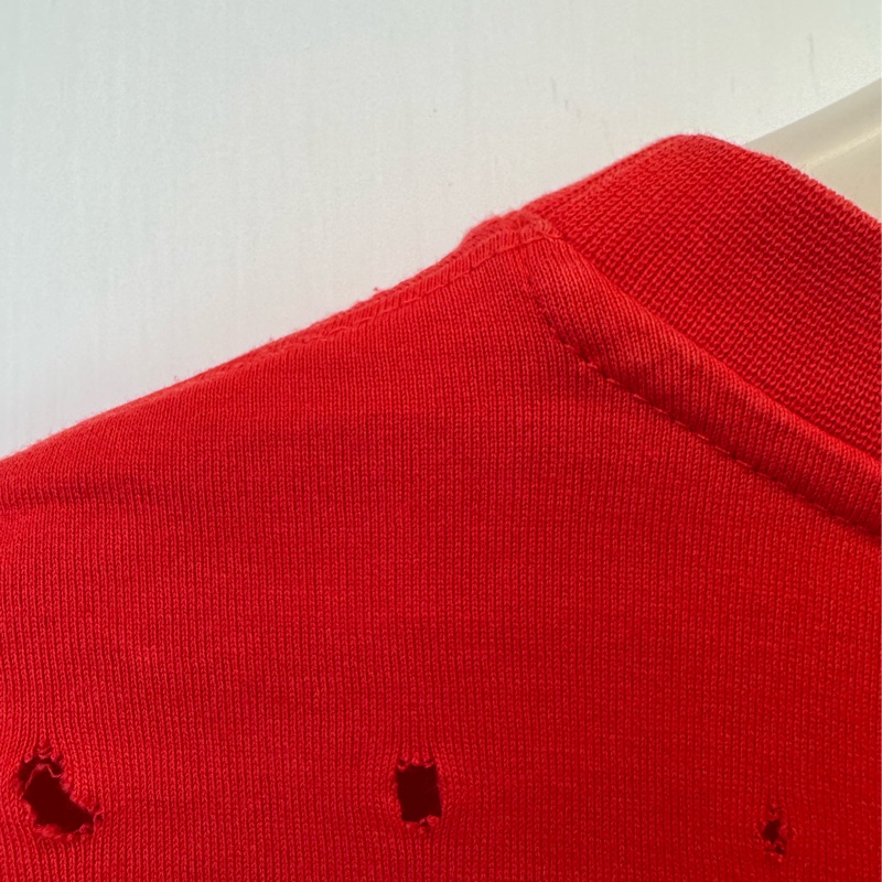 Givenchy紅色黑字刷破短袖上衣-15