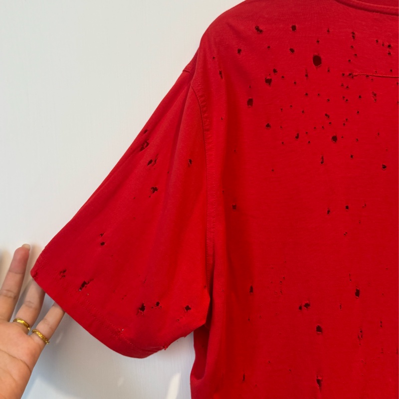 Givenchy紅色黑字刷破短袖上衣-18