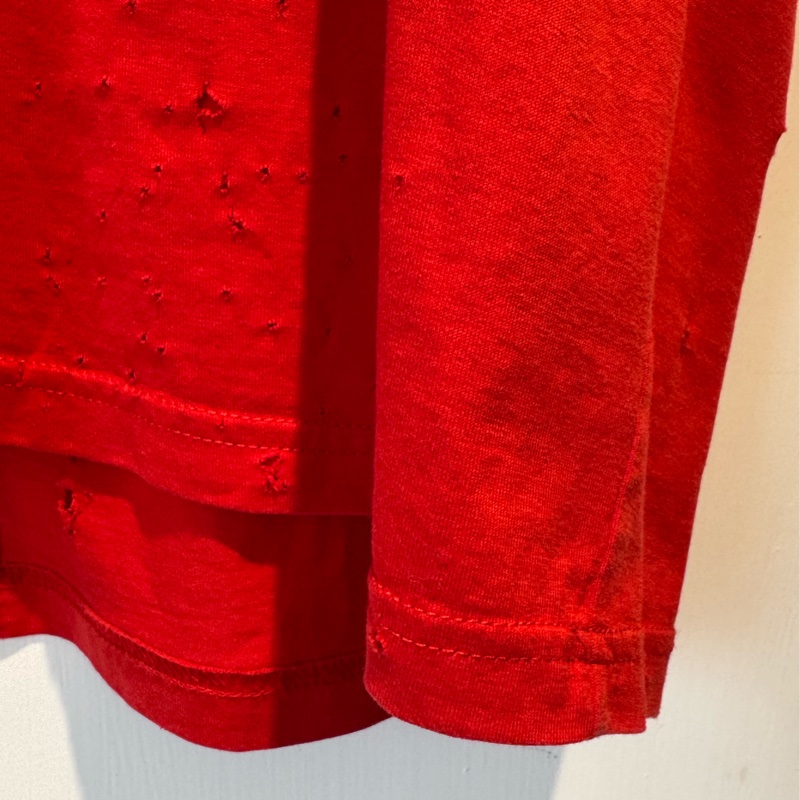 Givenchy紅色黑字刷破短袖上衣-21