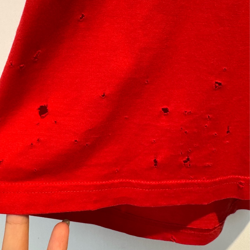 Givenchy紅色黑字刷破短袖上衣-23